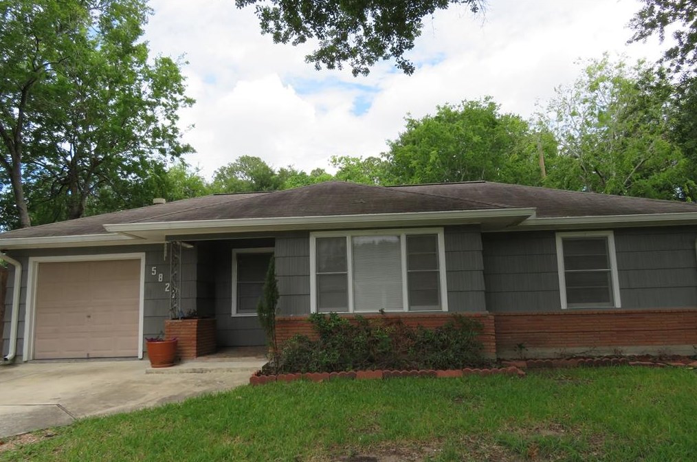 5822 Grape St, Houston, TX 77074-7702