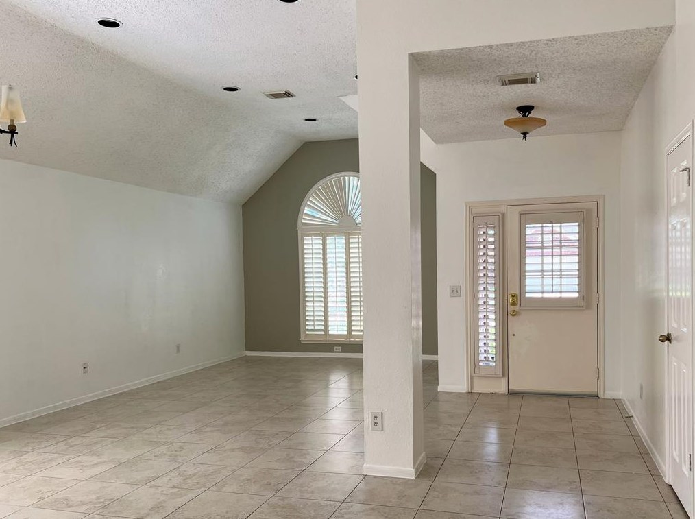 8807 Stoney Bend Dr, Spring TX  77379-6361 exterior