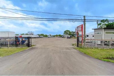 16302 Beaumont Highway, Houston, TX 77049 - Photo 10