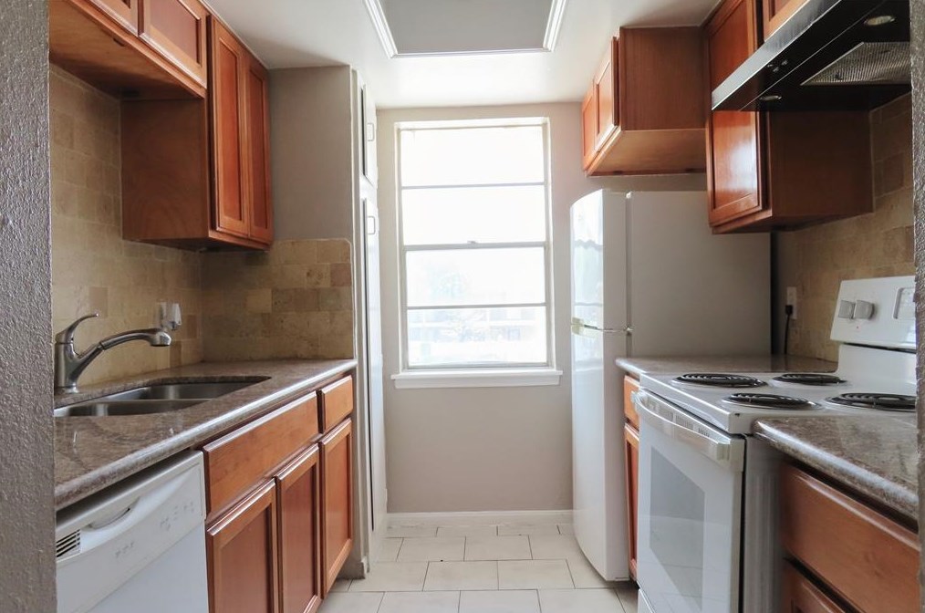 14333 Memorial Dr Apt 19, Houston, TX 77079