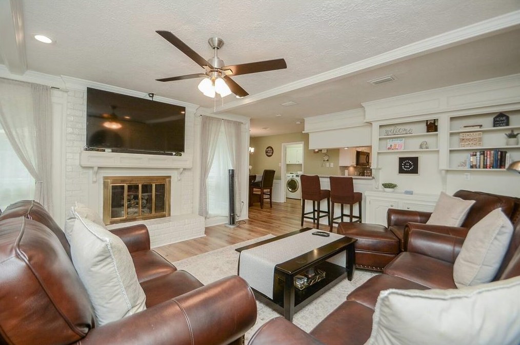 13 Woodhaven Wood Dr, Spring TX  77380-1539 exterior