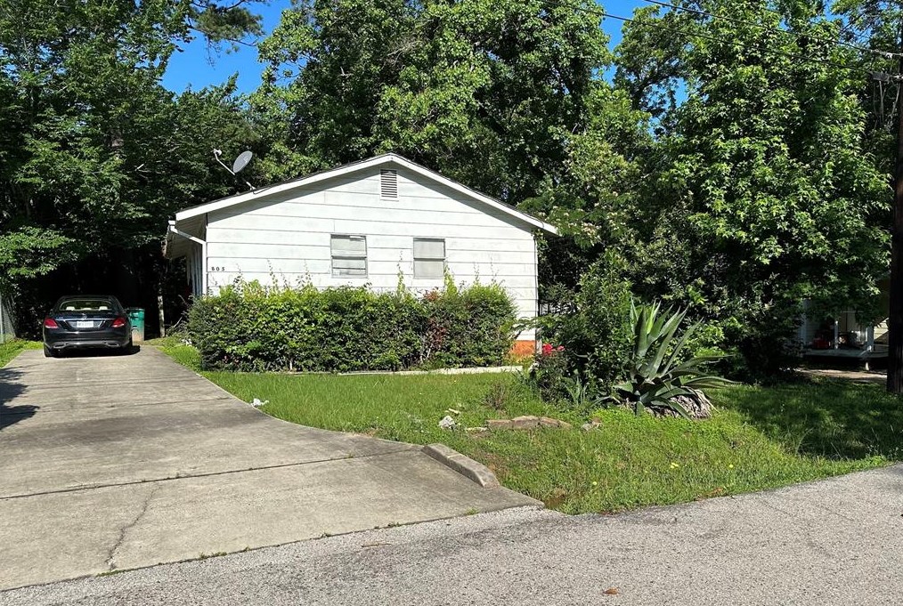 805 N 7th St, Conroe, TX 77301