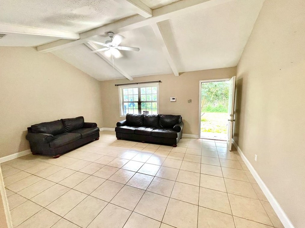 1135 E 2nd St, Hempstead, TX 77445