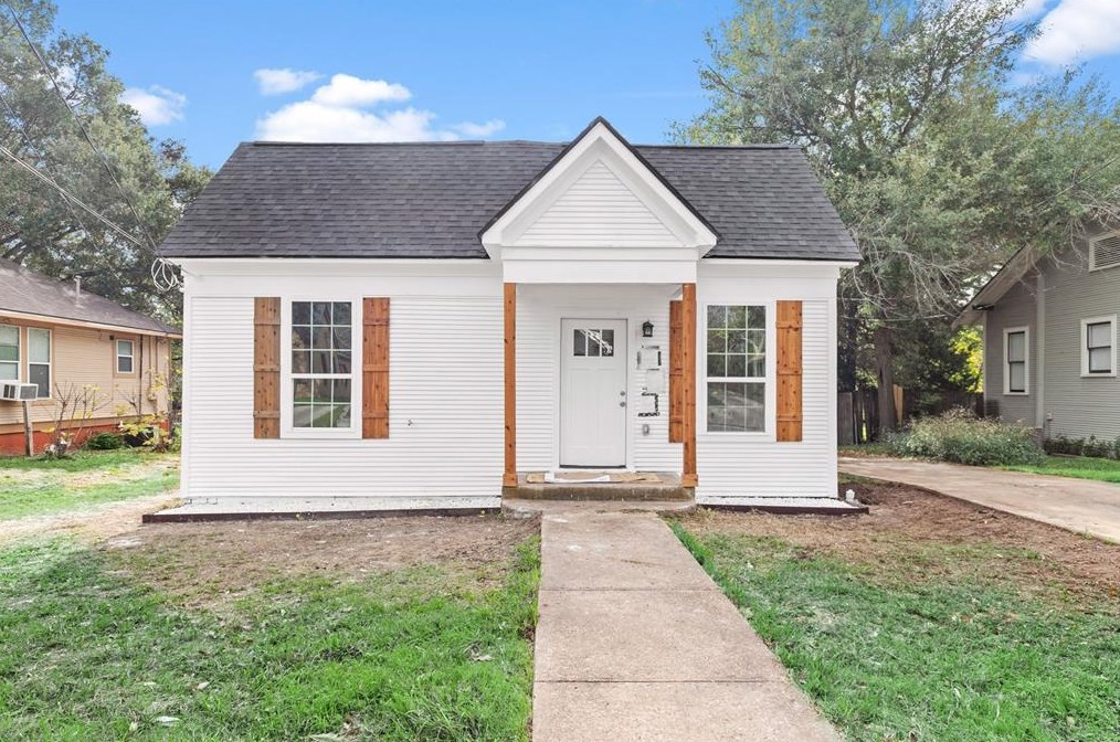 806 E Academy St, Brenham, TX 77833