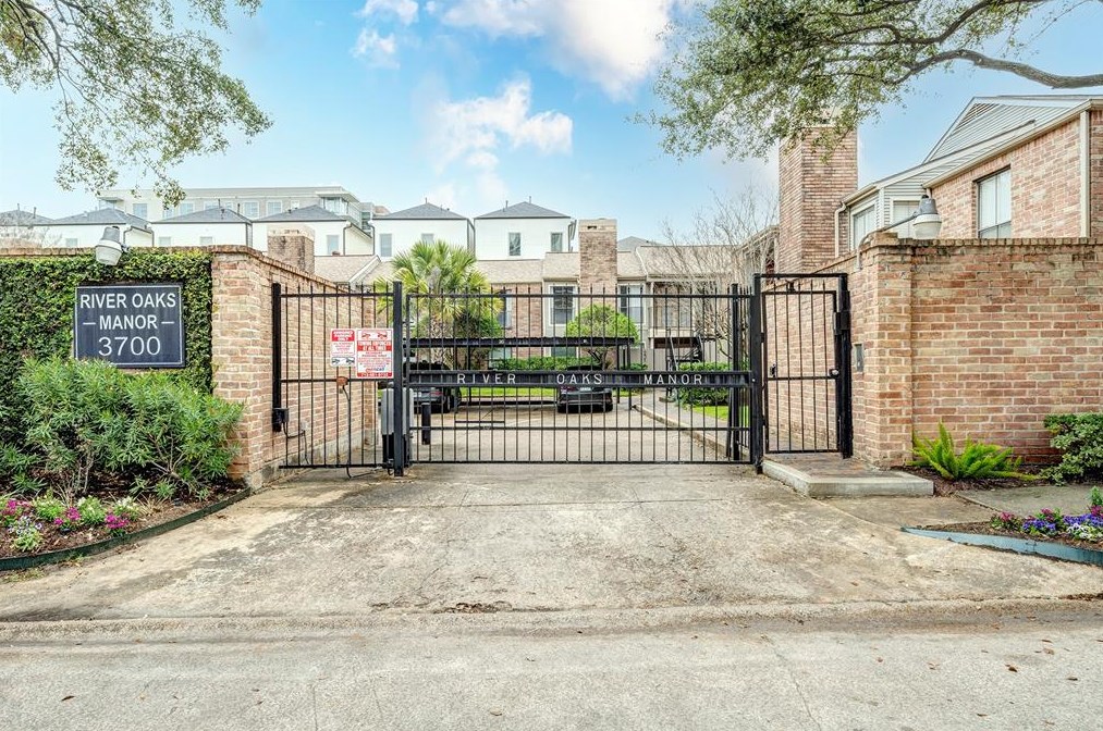 3700 W Clay St #234, Houston, TX 77019