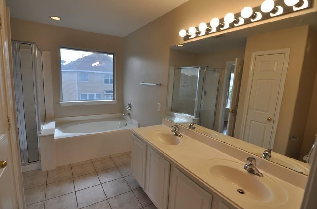 2915 Loganberry Park Ln, Houston TX  77014-1422 exterior