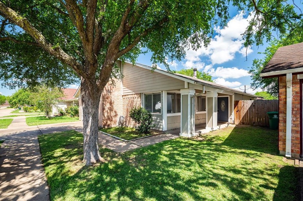 11226 Bayou Place Dr, Houston, TX 77099
