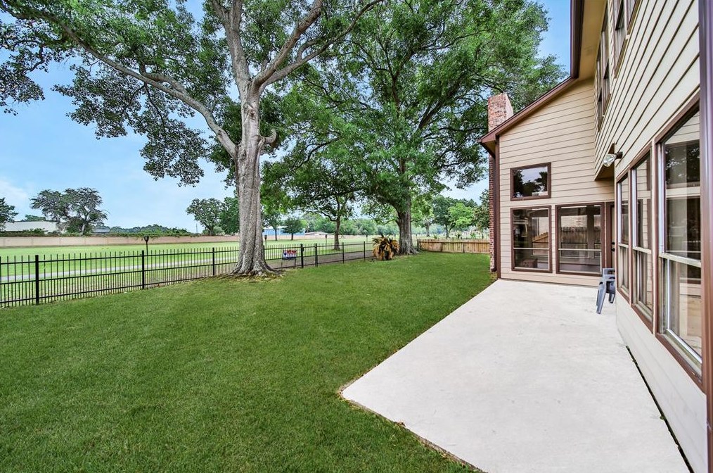 7314 Blenheim Palace Ln, Houston TX  77095-3552 exterior