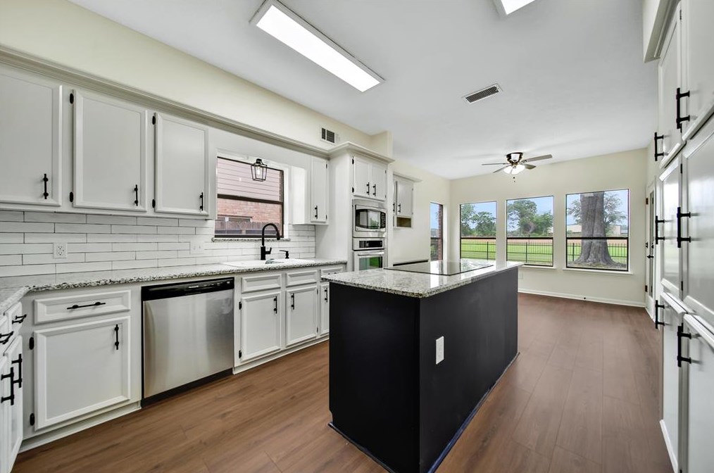 7314 Blenheim Palace Ln, Houston TX  77095-3552 exterior