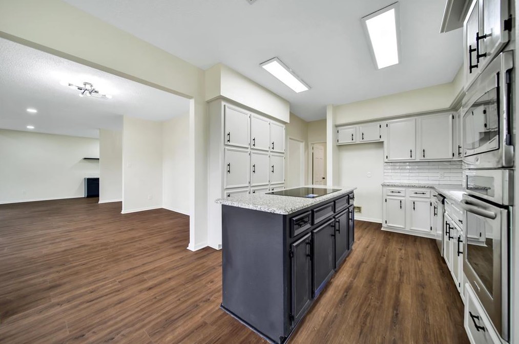 7314 Blenheim Palace Ln, Houston TX  77095-3552 exterior