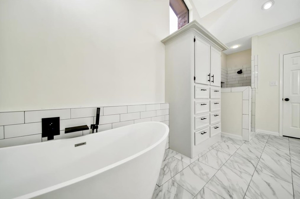 7314 Blenheim Palace Ln, Houston TX  77095-3552 exterior