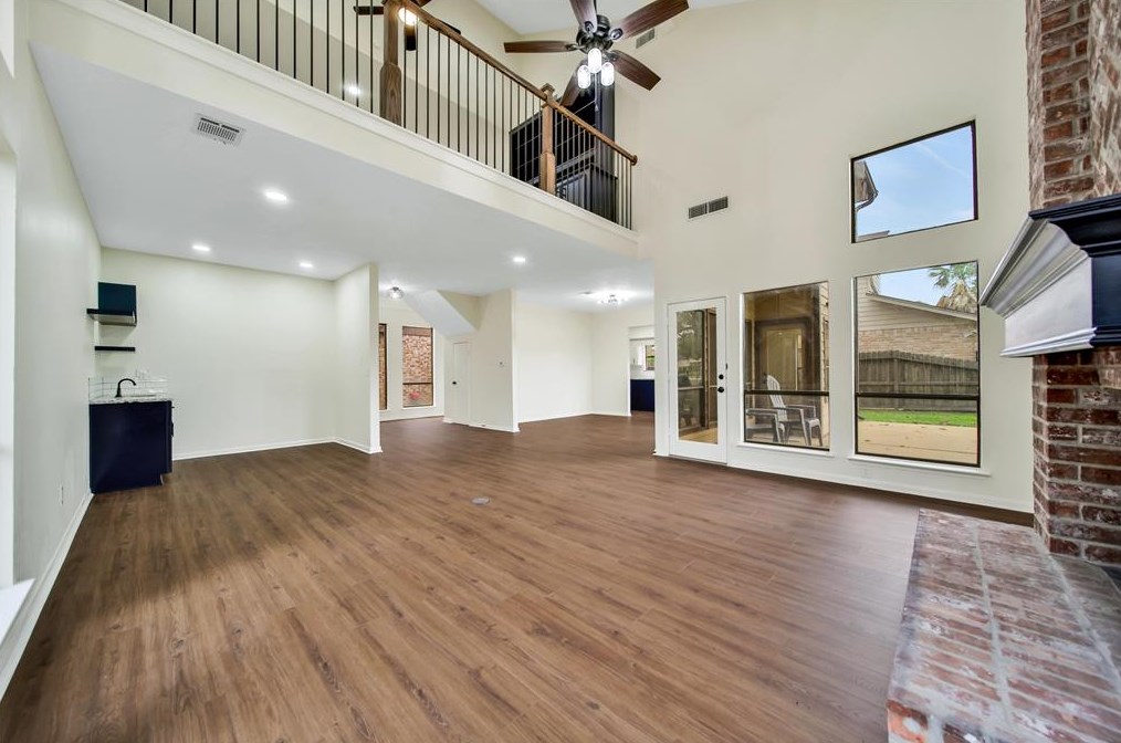7314 Blenheim Palace Ln, Houston TX  77095-3552 exterior