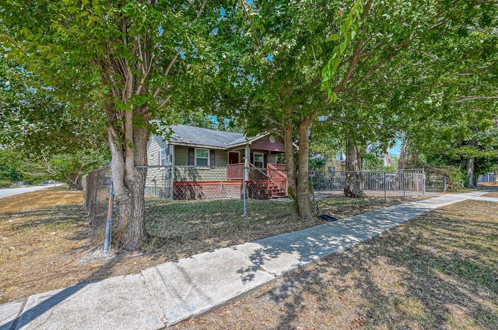 5007 Wayne St, Houston, TX 77026-2737