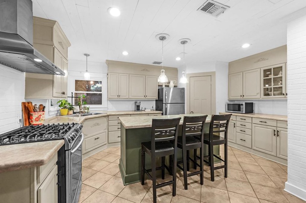 4511 Ella Blvd, Houston, TX 77018