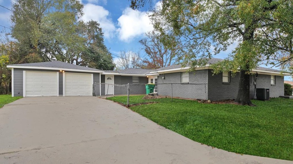 2105 Olive St, Baytown, TX 77520