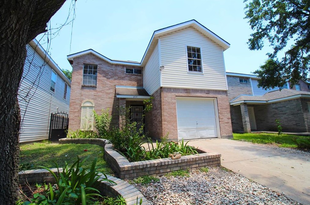 2117 Whittier Dr, Houston, TX 77032-2047