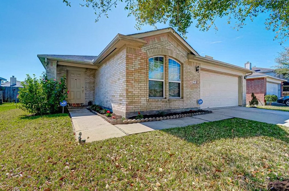 5631 Eagle Lndg, Houston TX  77085-2263 exterior