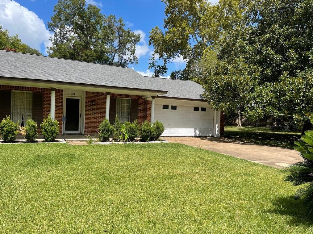 124 Ash Ln, Richwood, TX 77566