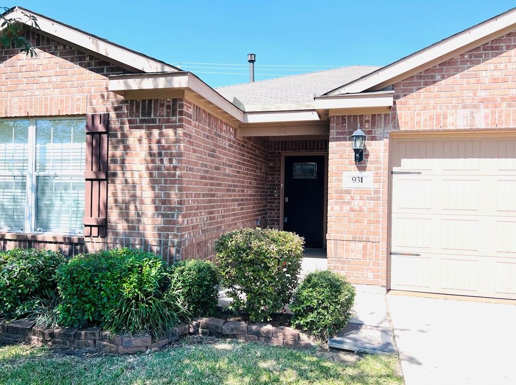 931 Paradise Rd, Baytown, TX 77521