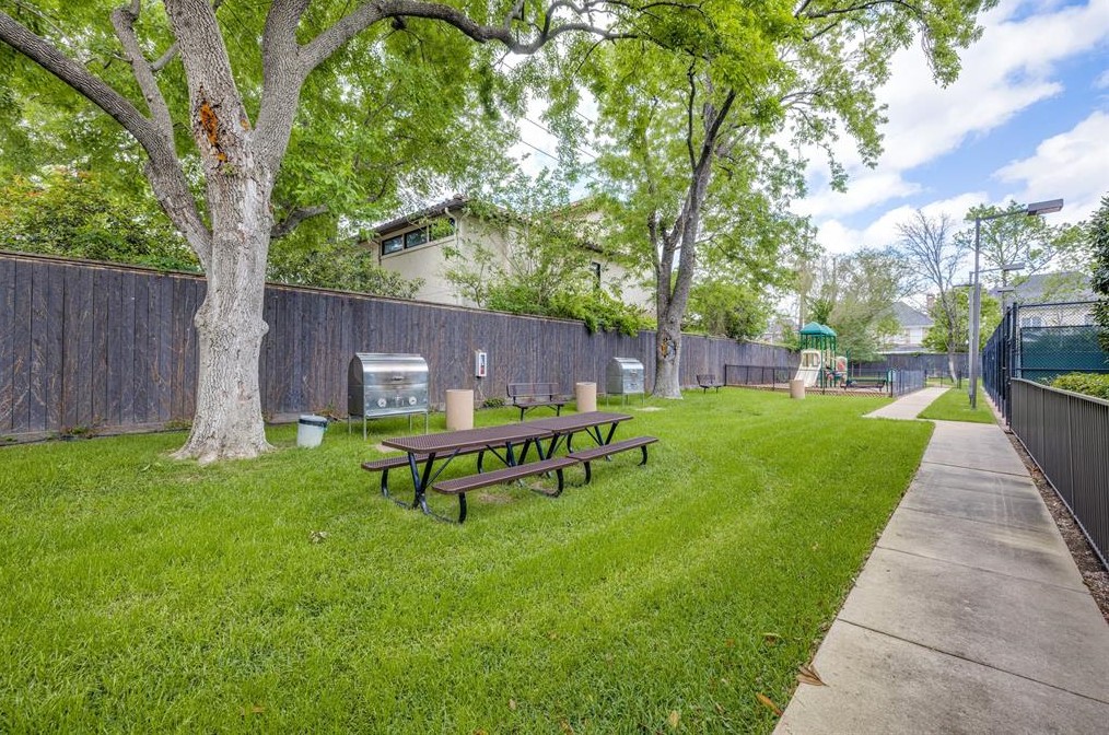 5100 San Felipe St, Houston TX  77056-3637 exterior