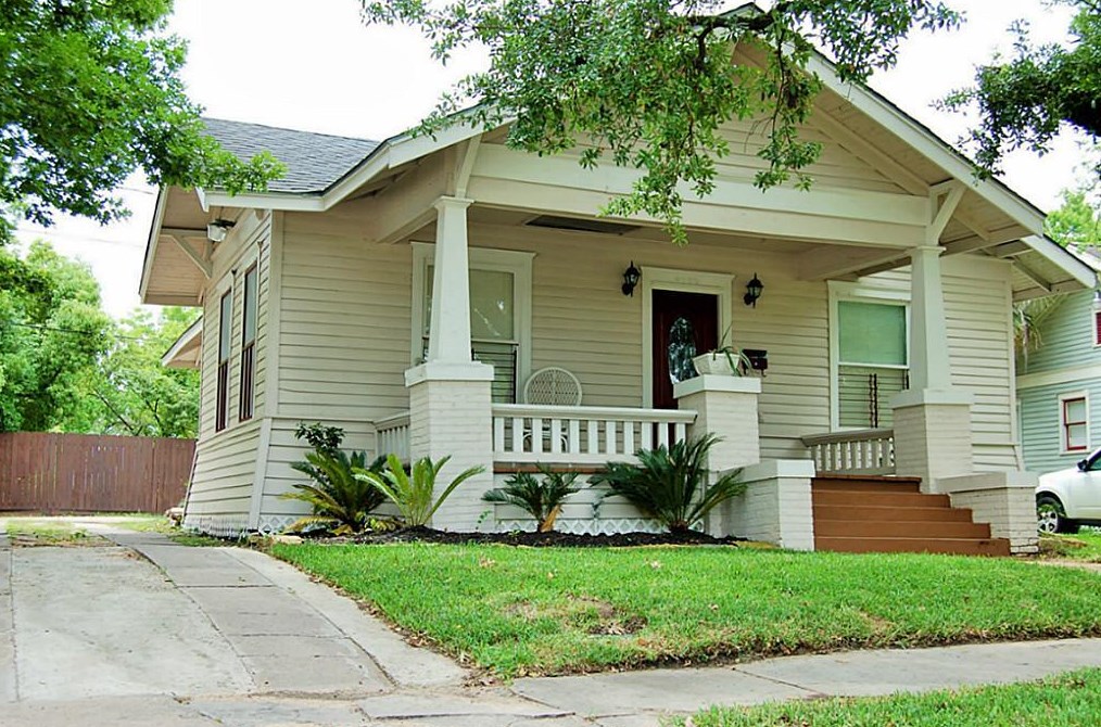 4550 Woodside St, Houston, TX 77023