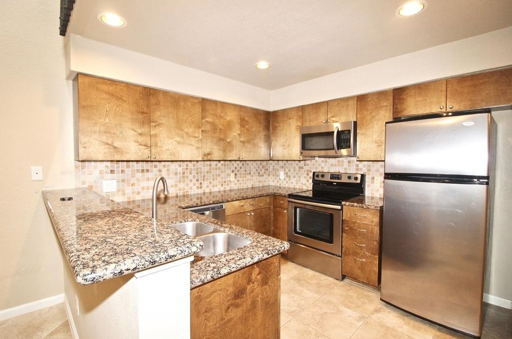 2611 Grants Lake Blvd #203, Sugar Land, TX 77479