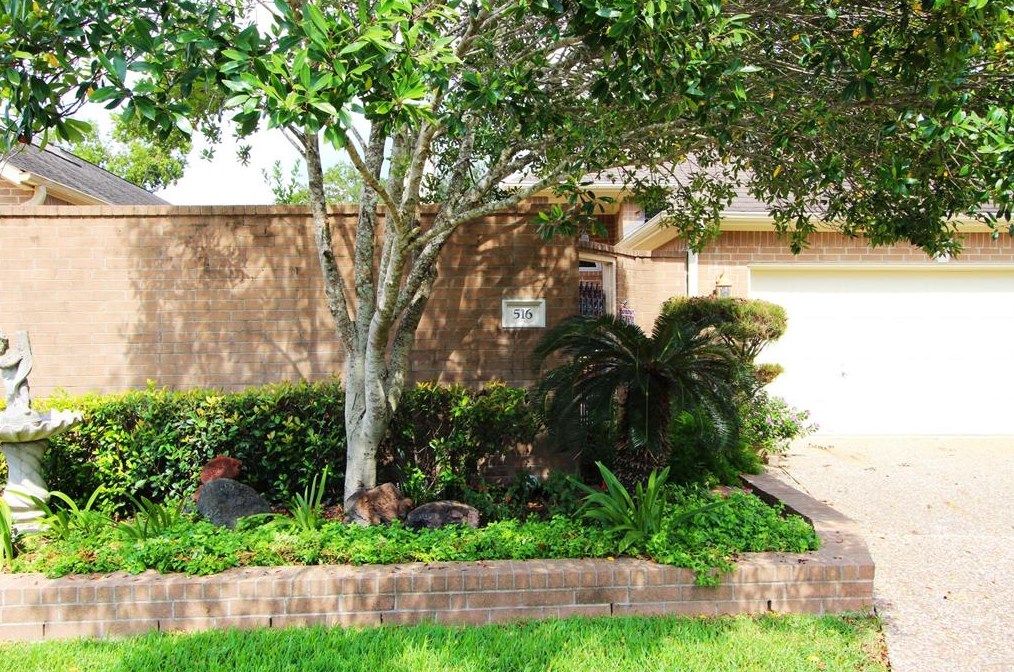 516 Towne Ct, Alvin, TX 77511