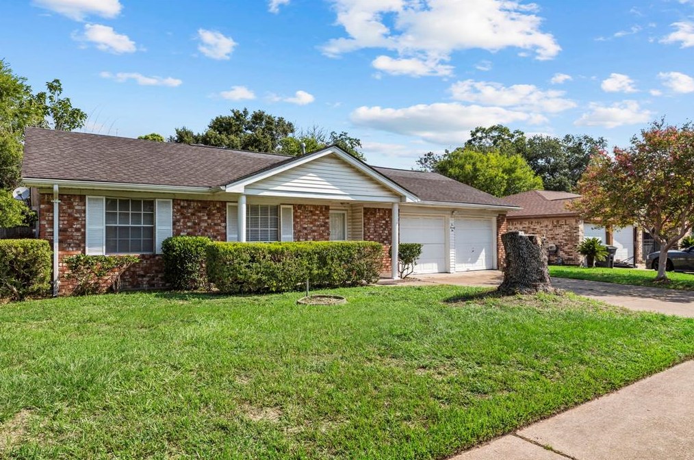 1022 Rainy River Dr, Houston, TX 77088