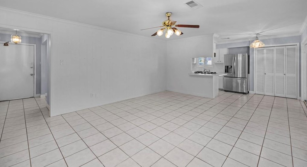 1022 Rainy River Dr, Houston TX  77088-3517 exterior