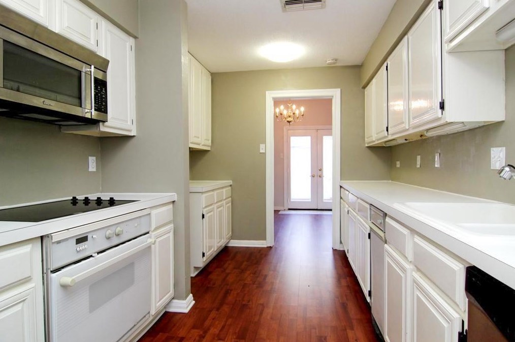 1052 Augusta Dr, Houston TX  77057-2016 exterior