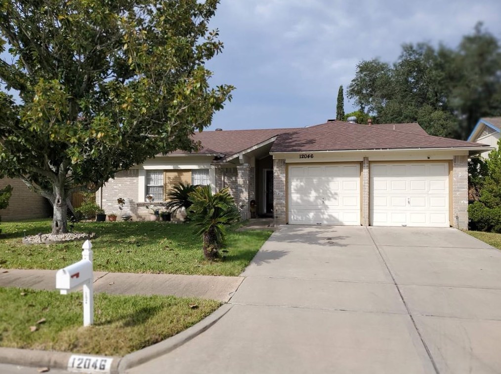 12046 Creekhurst Dr, Houston, TX 77099-3227