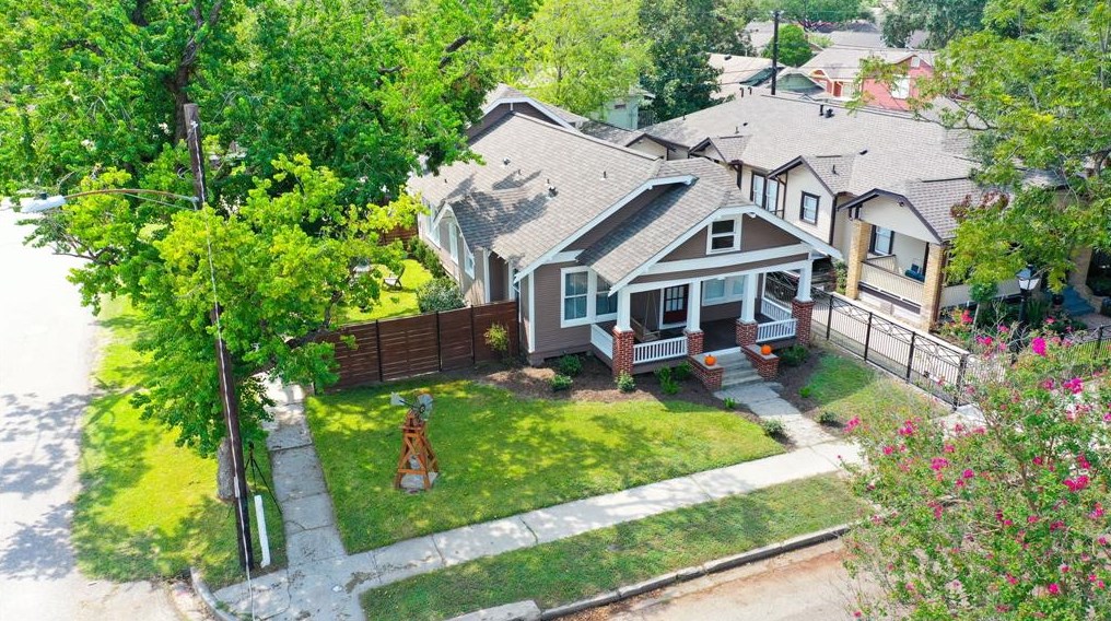 1104 16 St, Houston TX  77008-3429 exterior