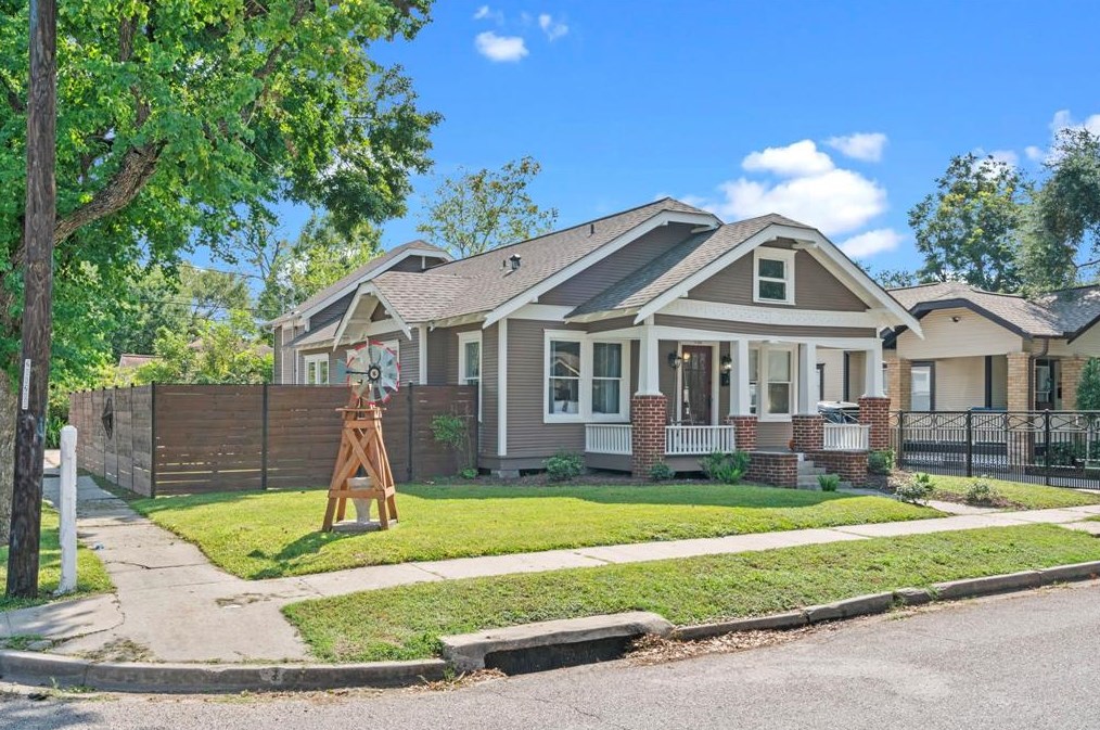 1104 16 St, Houston TX  77008-3429 exterior