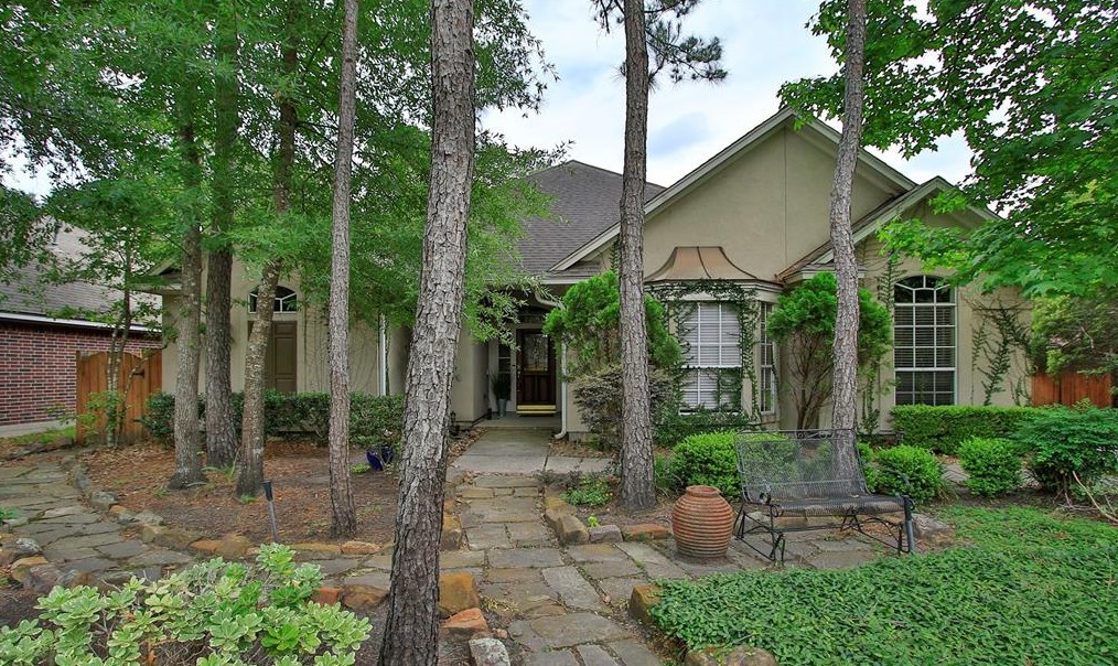 19 Sunny Slope Cir, Spring TX  77381-6516 exterior