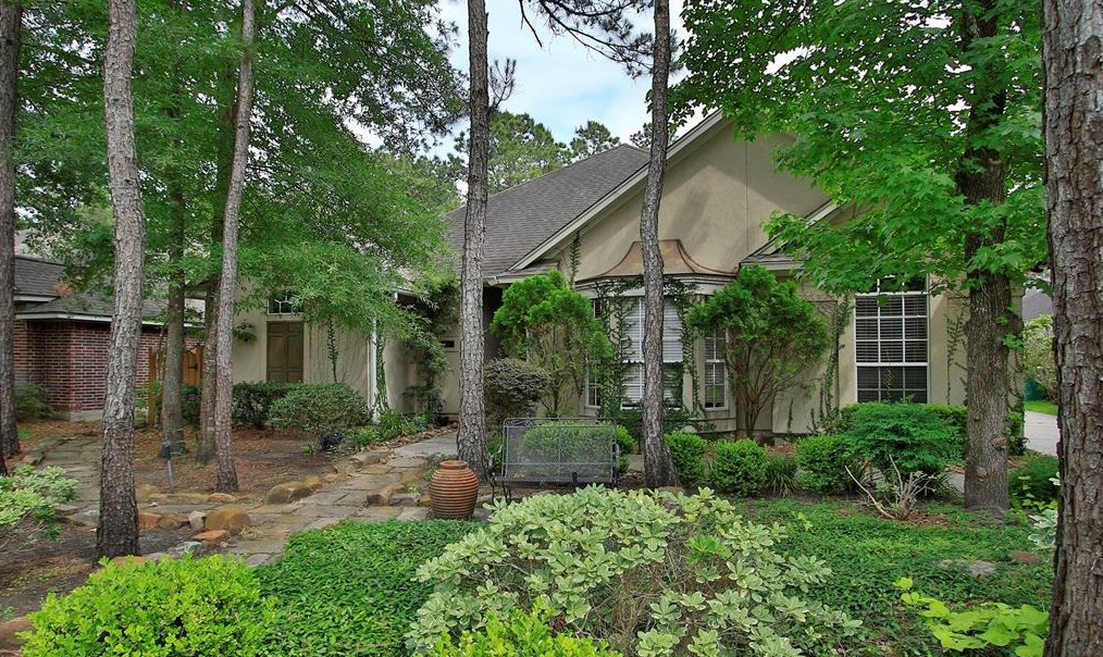 19 Sunny Slope Cir, Spring TX  77381-6516 exterior