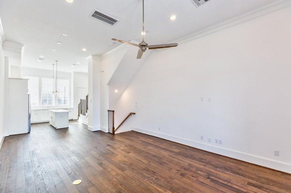 2741 Maxroy St, Houston, TX 77007-1056