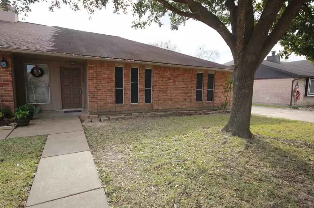 19239 Hollowlog Dr, Katy TX  77449-3917 exterior