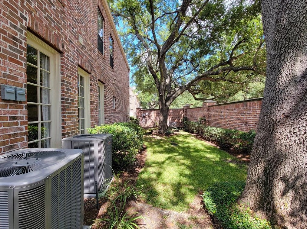 5807 Inwood Park Ct, Houston TX 77057-3196 exterior