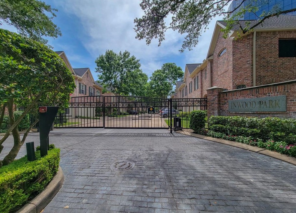 5807 Inwood Park Ct, Houston, TX 77057-3196