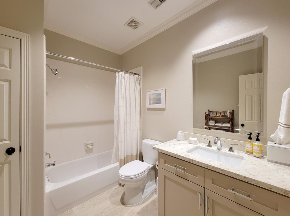 5807 Inwood Park Ct, Houston TX 77057-3196 exterior