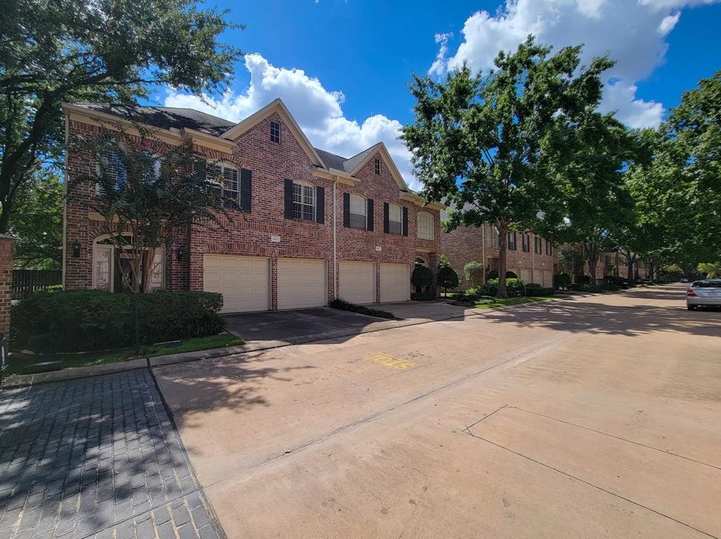 5807 Inwood Park Ct, Houston TX 77057-3196 exterior