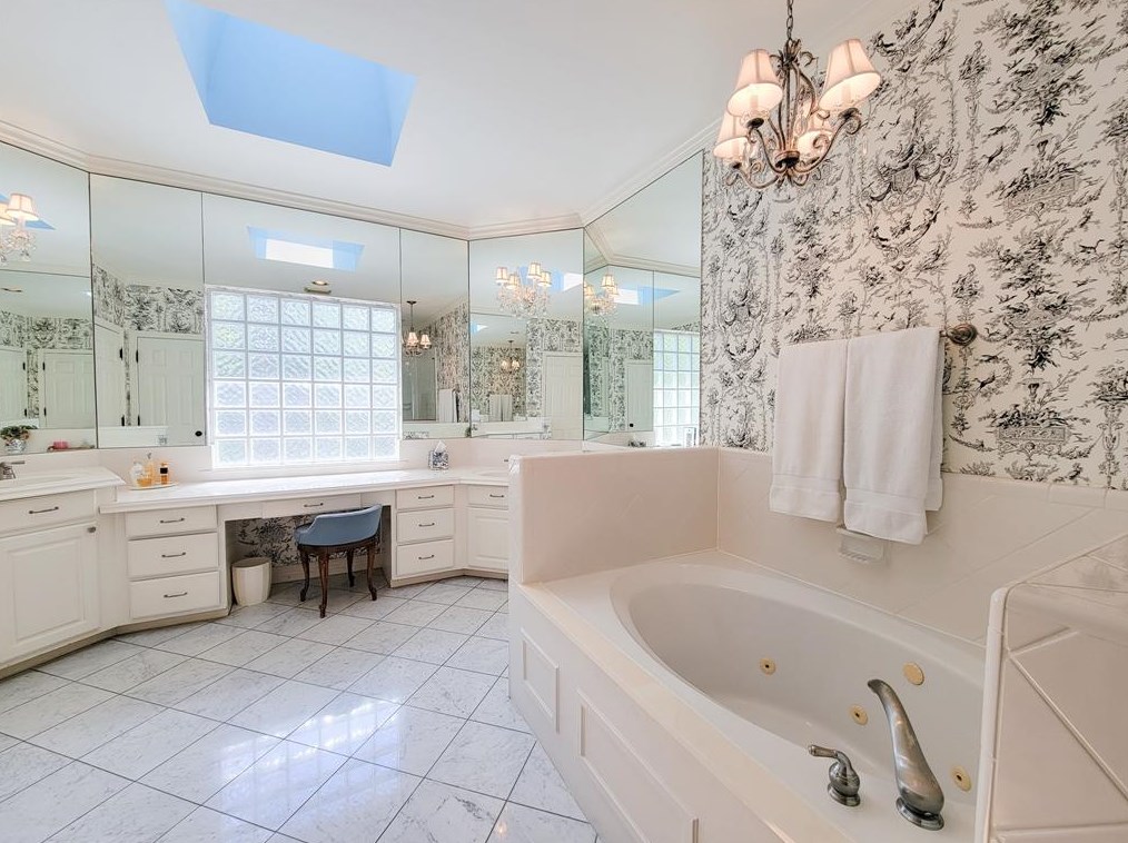 5807 Inwood Park Ct, Houston TX 77057-3196 exterior