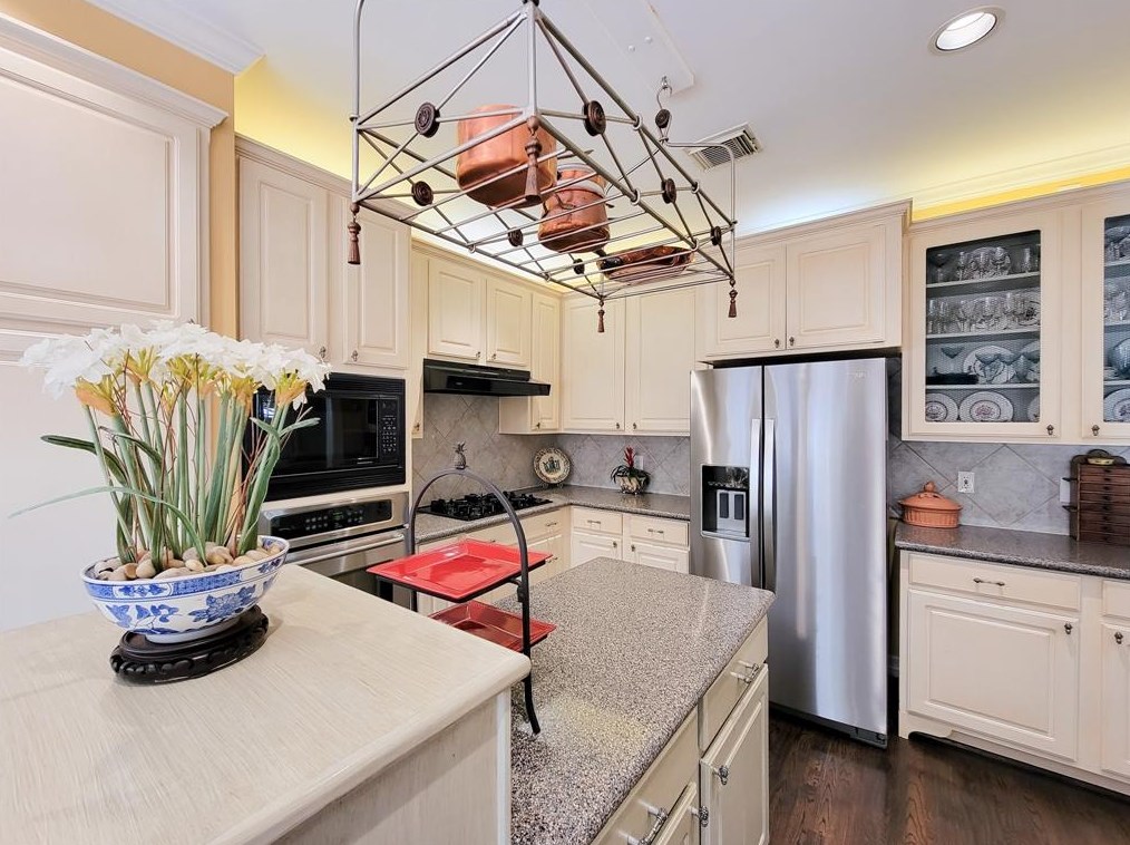 5807 Inwood Park Ct, Houston TX 77057-3196 exterior