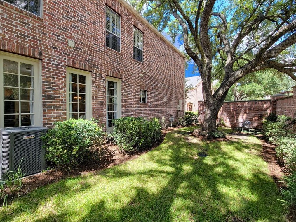 5807 Inwood Park Ct, Houston TX 77057-3196 exterior