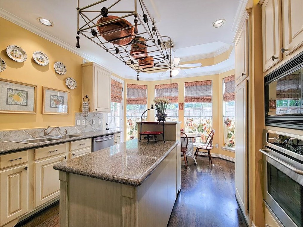 5807 Inwood Park Ct, Houston TX 77057-3196 exterior