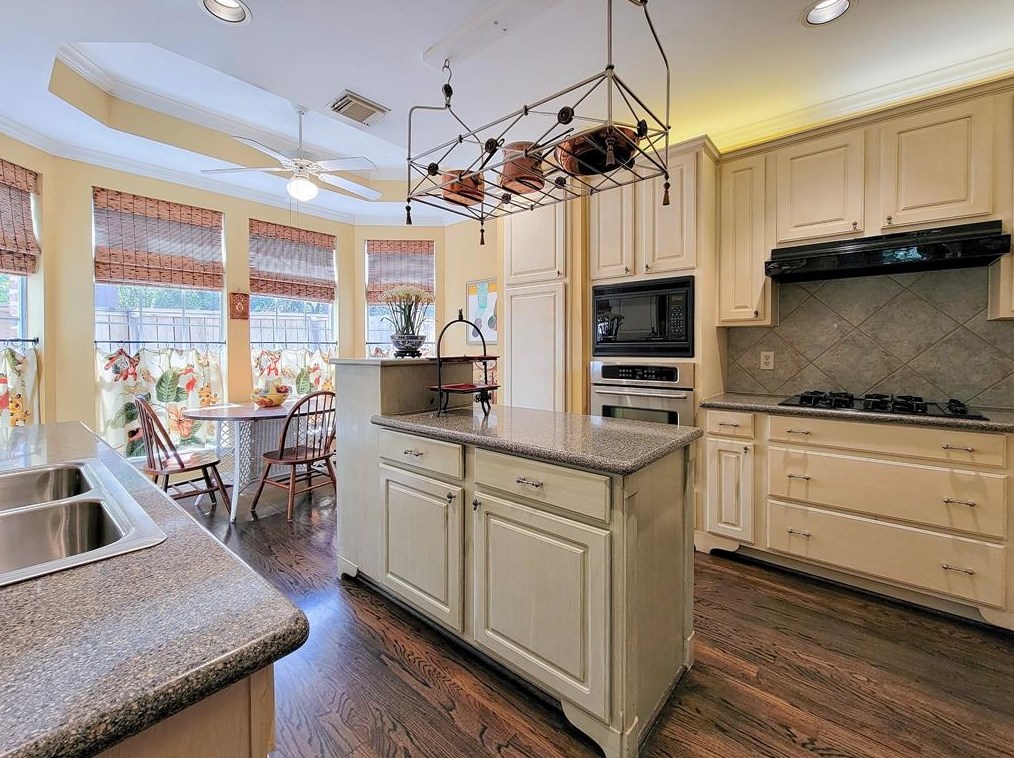 5807 Inwood Park Ct, Houston TX 77057-3196 exterior