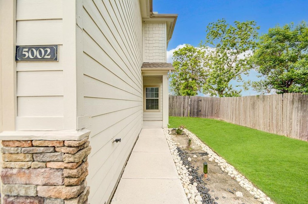 5002 Kale Ct, Houston, TX 77066