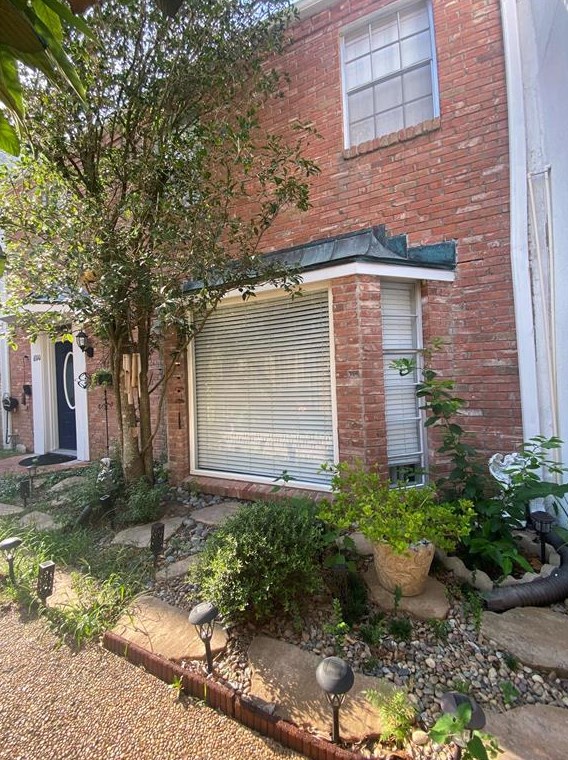 6310 Deerwood Rd, Houston, TX 77057