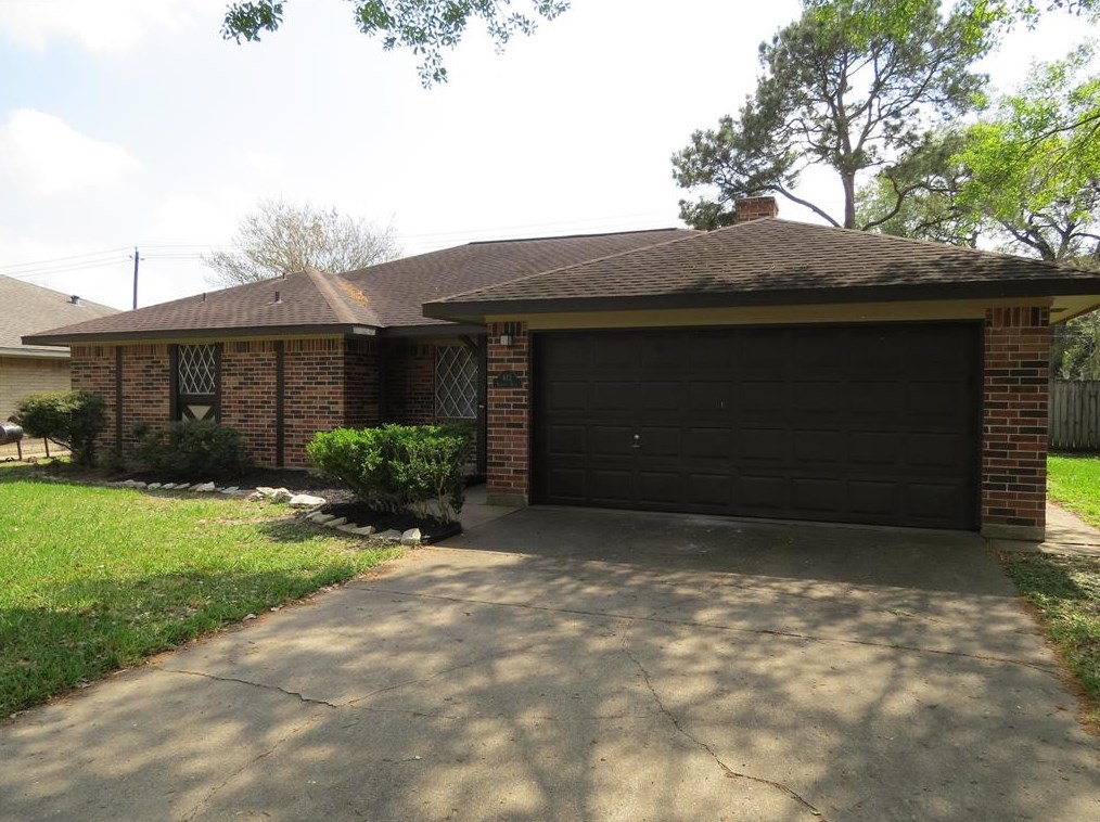613 Regency Dr, Deer Park, TX 77536