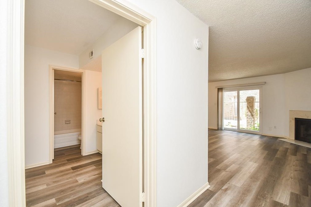 10615 Briar Forest Dr #603, Houston, TX 77042